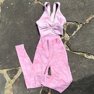 Alo Pink Camo Yoga Set, Vapor Legging & Vapor Wild Thing Bra. Size XS & XXS.